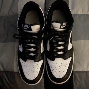 Men’s size 9, black and white dunks low